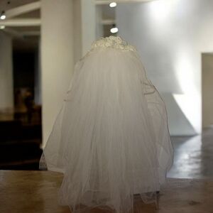 VINTAGE BRIDAL VEIL WEDDING VEIL BEADED BOW LACE WHITE AND IVORY 35" IN LENGTH